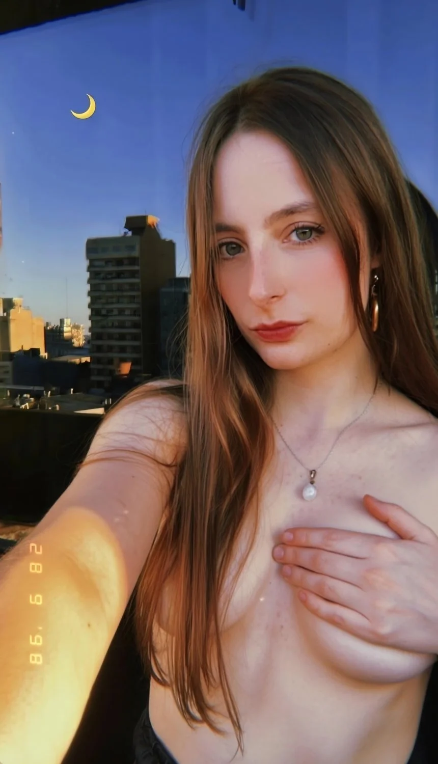 Luz, una blanquita con ricas tetas image 9