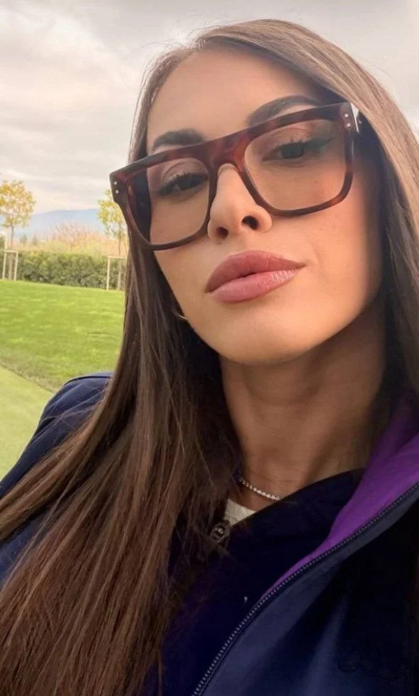 Rossella Petrillo hot italian journalist image 2