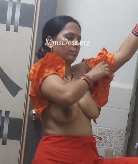 Indian mom exposed by her son main image