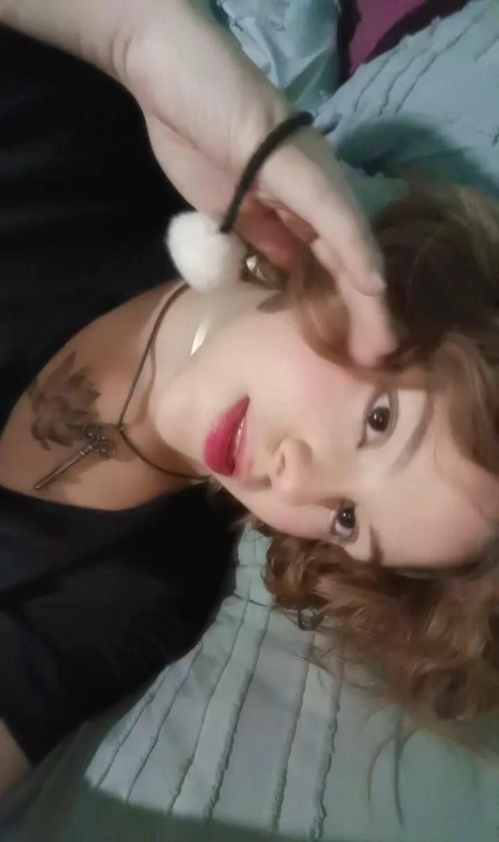 Puta haciendo mamada image 3