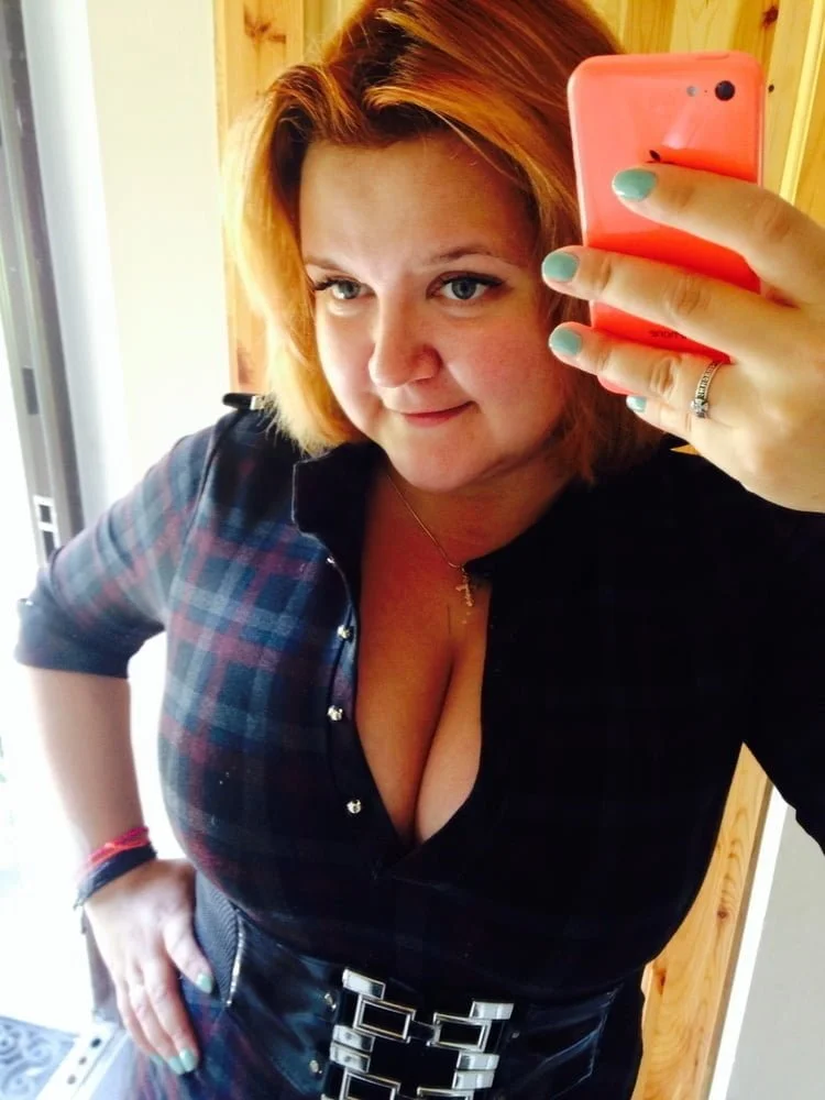 Amateur busty wife leaked image 25