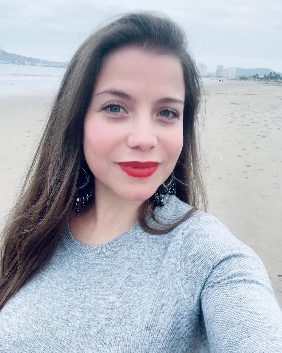 BUCETUDA NA FALTA DE MACHO , BRINCA SOZINHA PRA VC DAR MUITO LEITE PRA ELA heating At Work With Her image 10