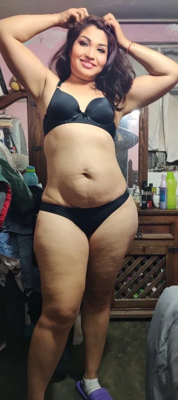 BUCETUDA NA FALTA DE MACHO , BRINCA SOZINHA PRA VC DAR MUITO LEITE PRA ELA heating At Work With Her image 32