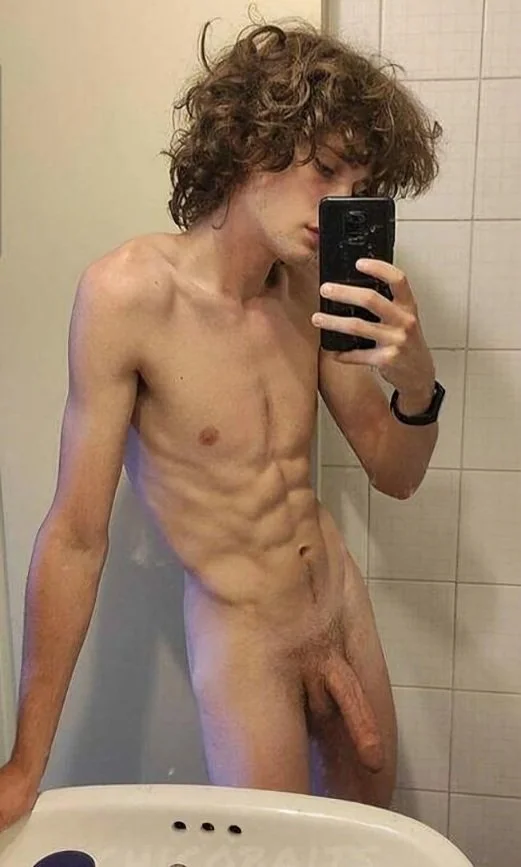 BUCETUDA NA FALTA DE MACHO , BRINCA SOZINHA PRA VC DAR MUITO LEITE PRA ELA heating At Work With Her image 40