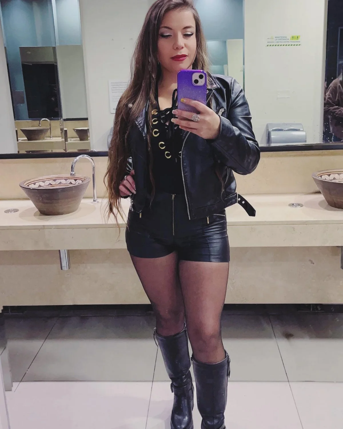 BUCETUDA NA FALTA DE MACHO , BRINCA SOZINHA PRA VC DAR MUITO LEITE PRA ELA heating At Work With Her image 48