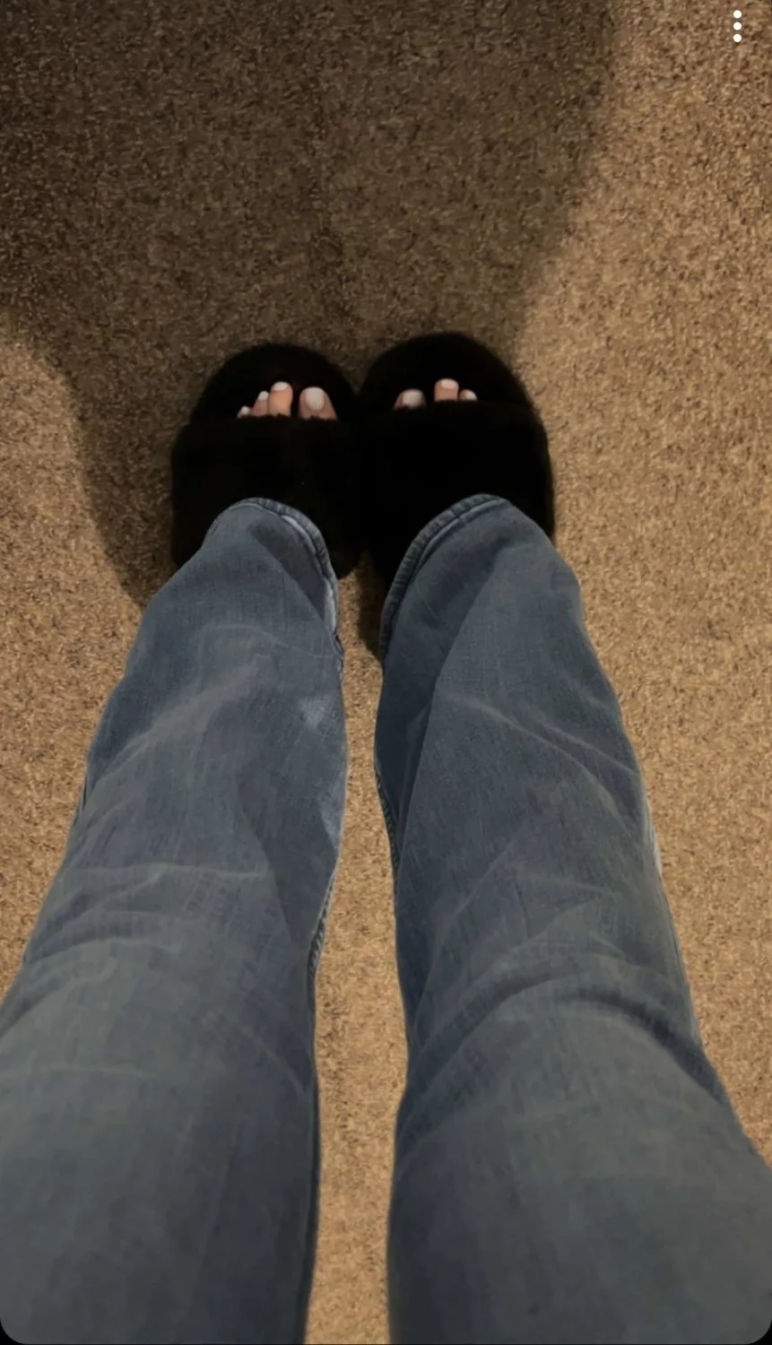 Woman’s feet image 14