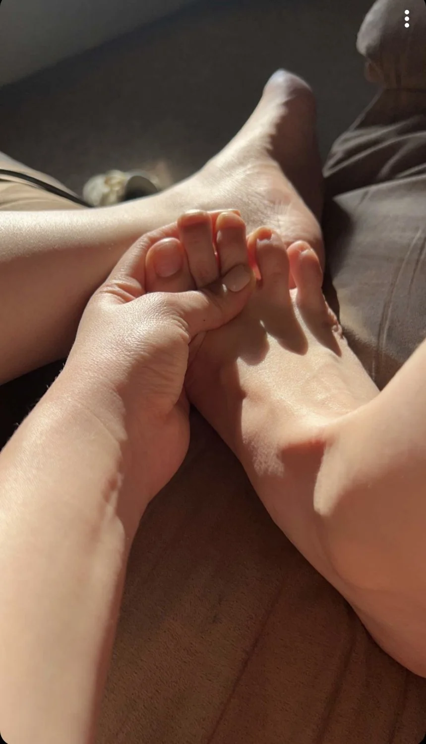 Woman’s feet image 6