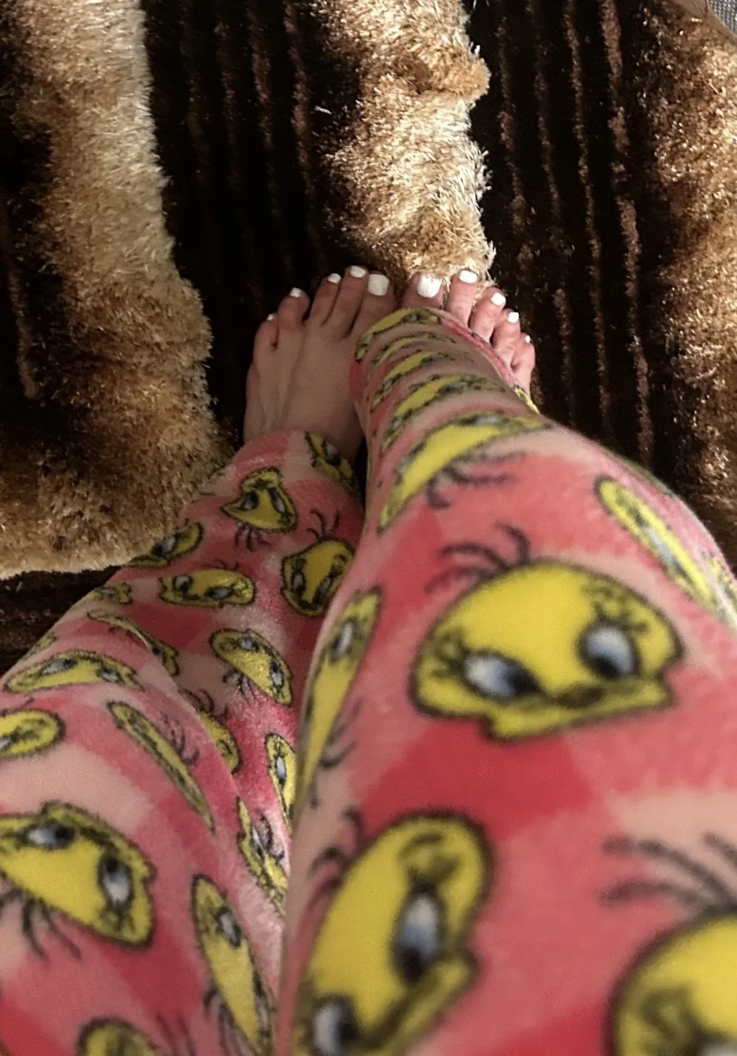 Woman’s feet image 9