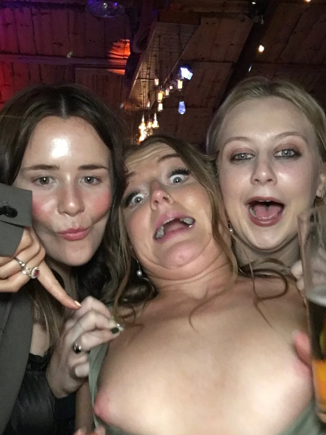 [Photobooth] I want to suck her tits 😍 image 3