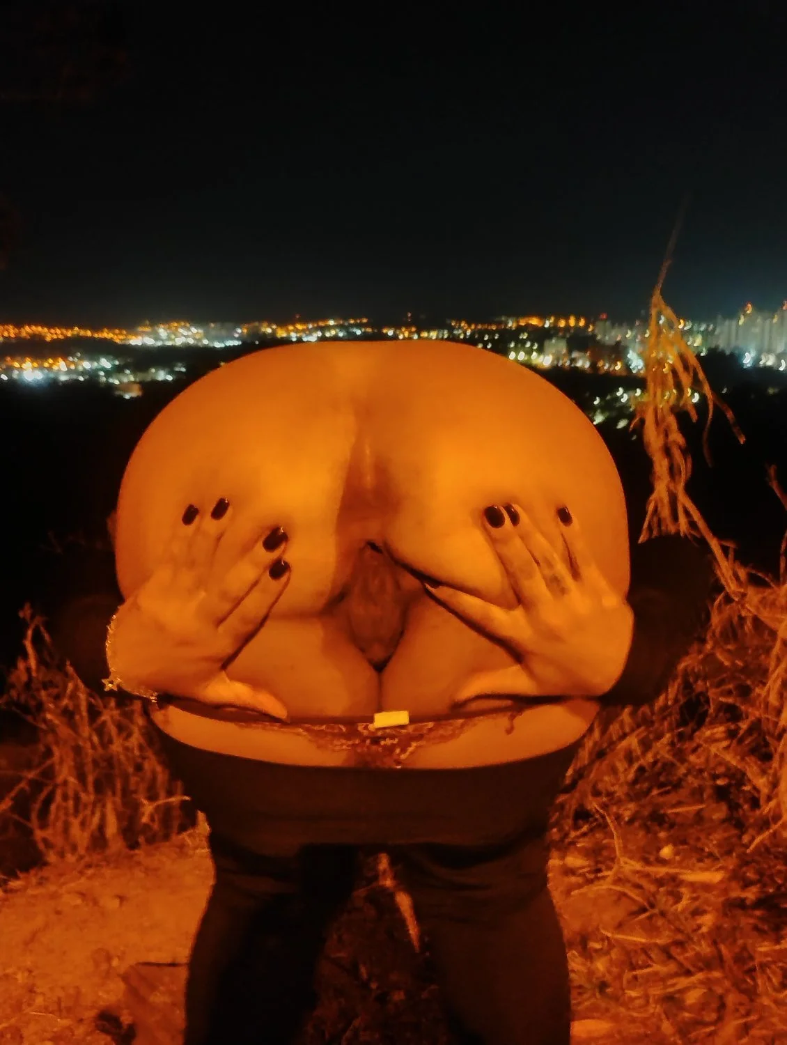 Marido pediu pra esposa abaixar as calças pra ele mostra a bunda ela preferiu arreganhar image 2
