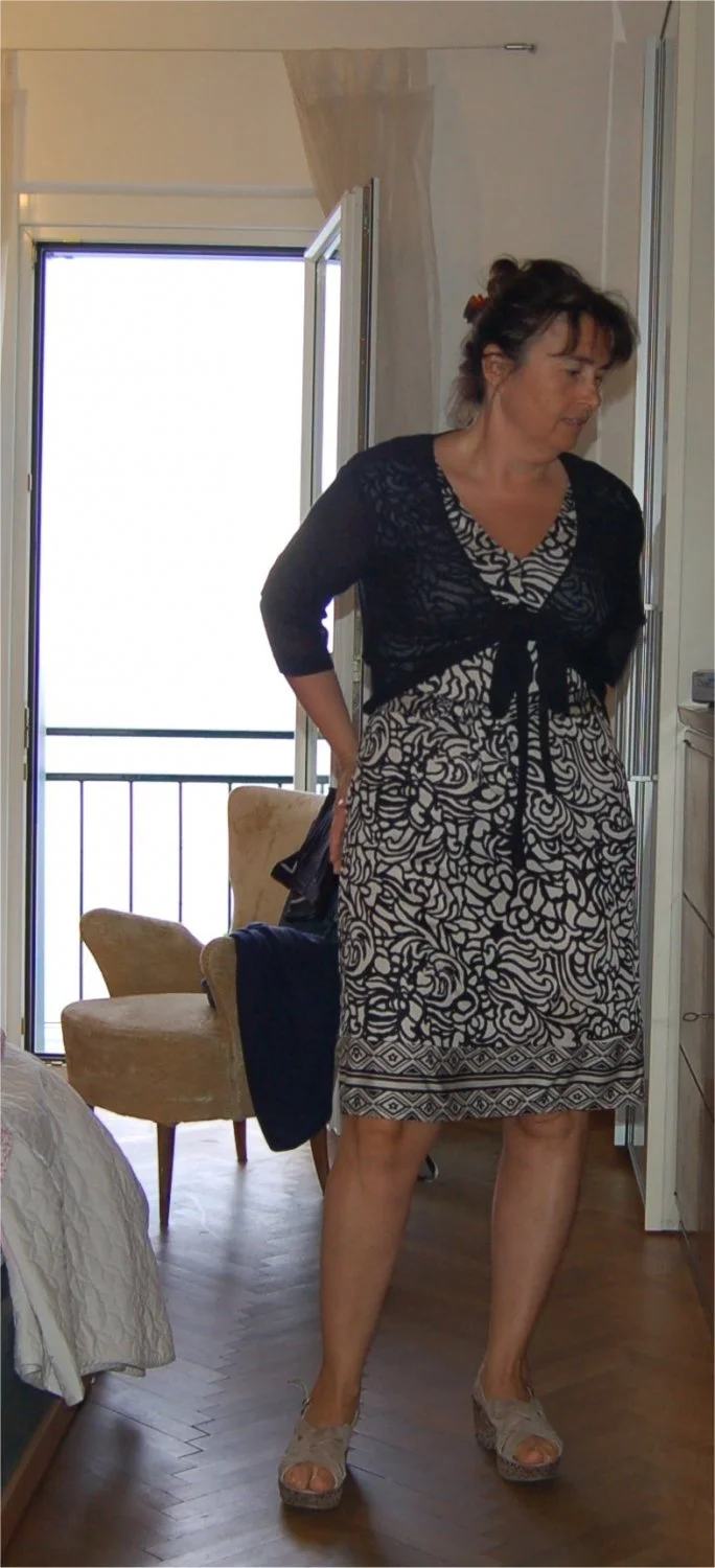 Lorenzagia change tampon wile elegant dressed image 2