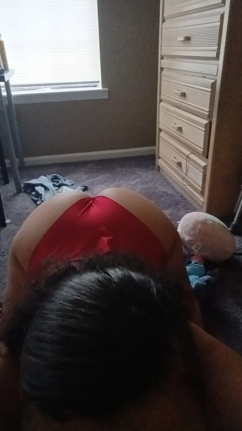 Stolen photos from my step sisters phone 🤝 main image