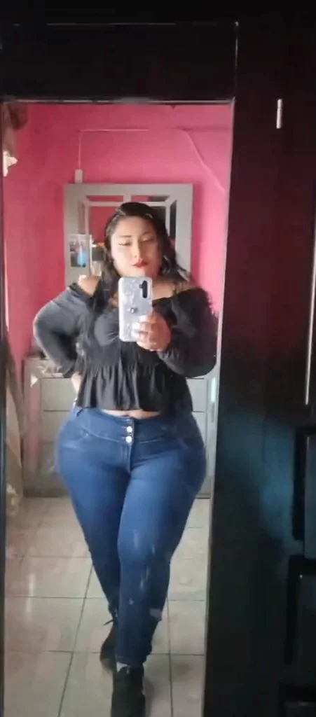 Tremendo culote señora poblana main image