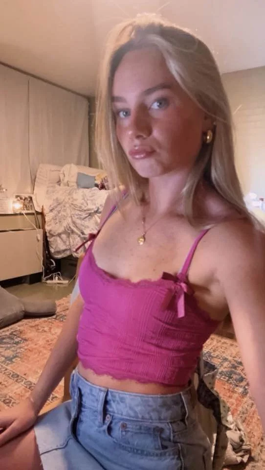 Pennsylvania slut Sophie lost in IRL game image 2