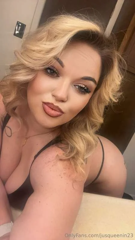Thick Georgia slut Ashley from Dublin. Go support this southern MILF! image 8