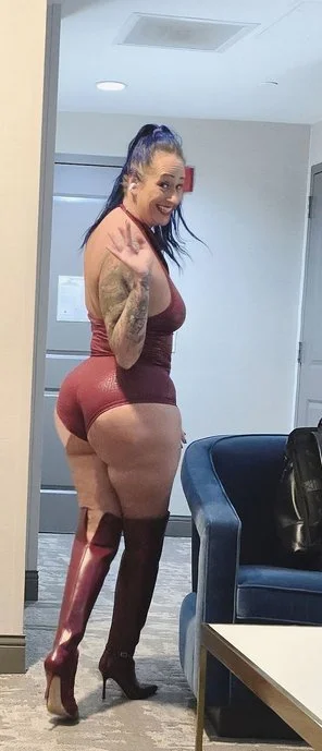 QOS 19 - Mid 40's THICC Blue haired Wife Is Really About This Life image 10