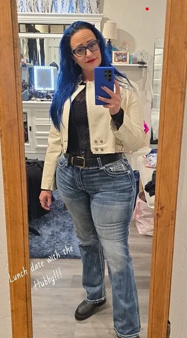QOS 19 - Mid 40's THICC Blue haired Wife Is Really About This Life image 16