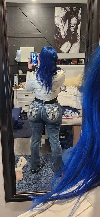 QOS 19 - Mid 40's THICC Blue haired Wife Is Really About This Life image 18