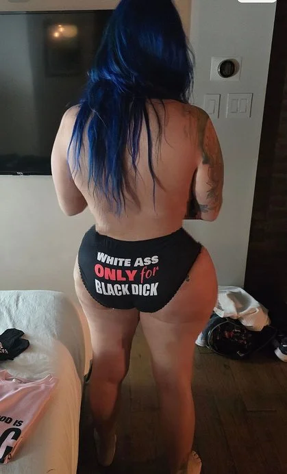 QOS 19 - Mid 40's THICC Blue haired Wife Is Really About This Life image 22