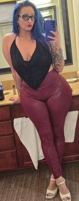 QOS 19 - Mid 40's THICC Blue haired Wife Is Really About This Life image 6