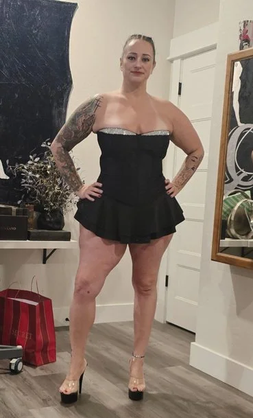 QOS 19 - Mid 40's THICC Blue haired Wife Is Really About This Life image 8