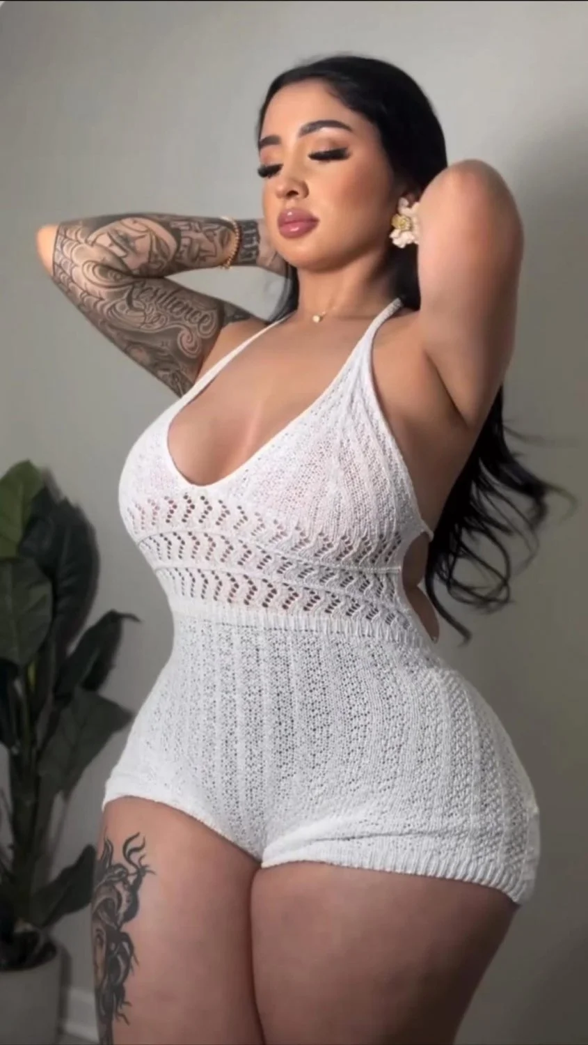 Yazmine Chicago slut image 11