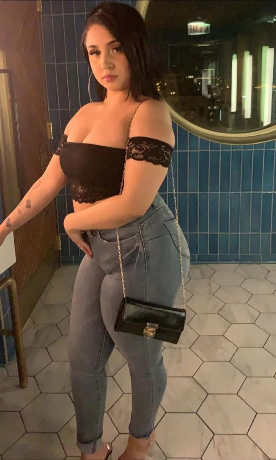 Yazmine Chicago slut image 14