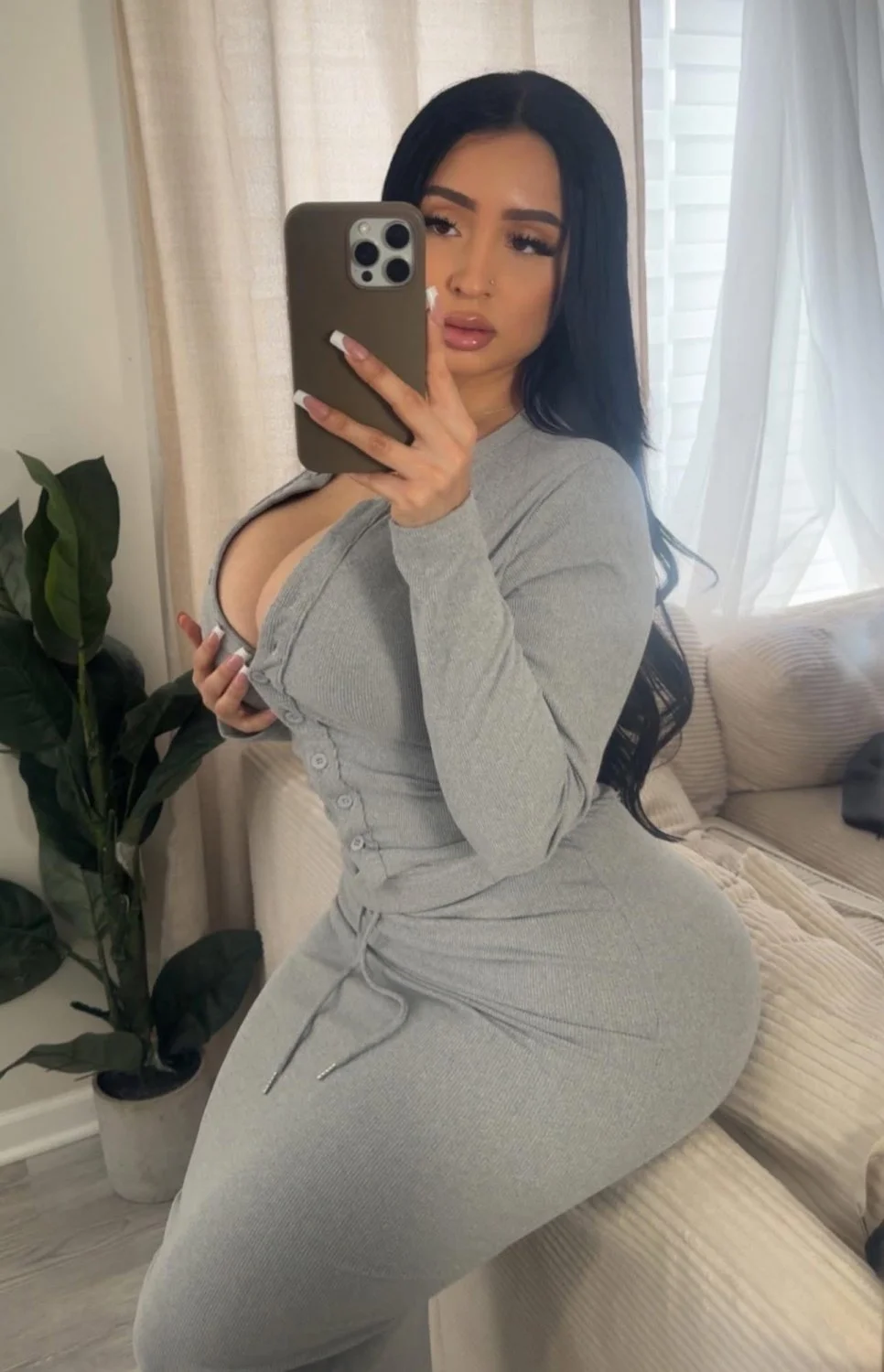 Yazmine Chicago slut image 17
