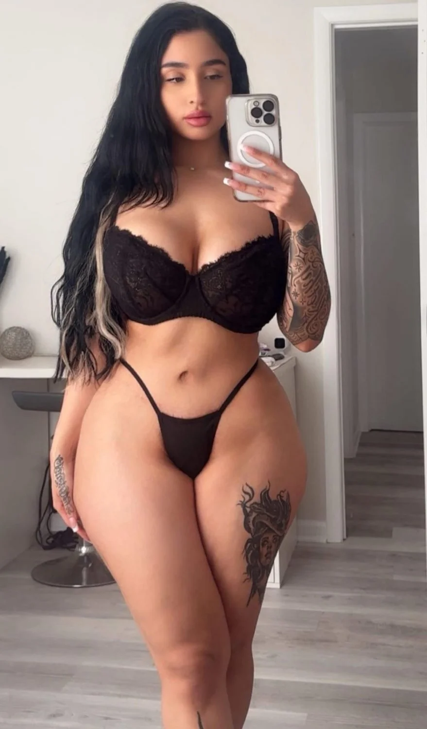 Yazmine Chicago slut image 21