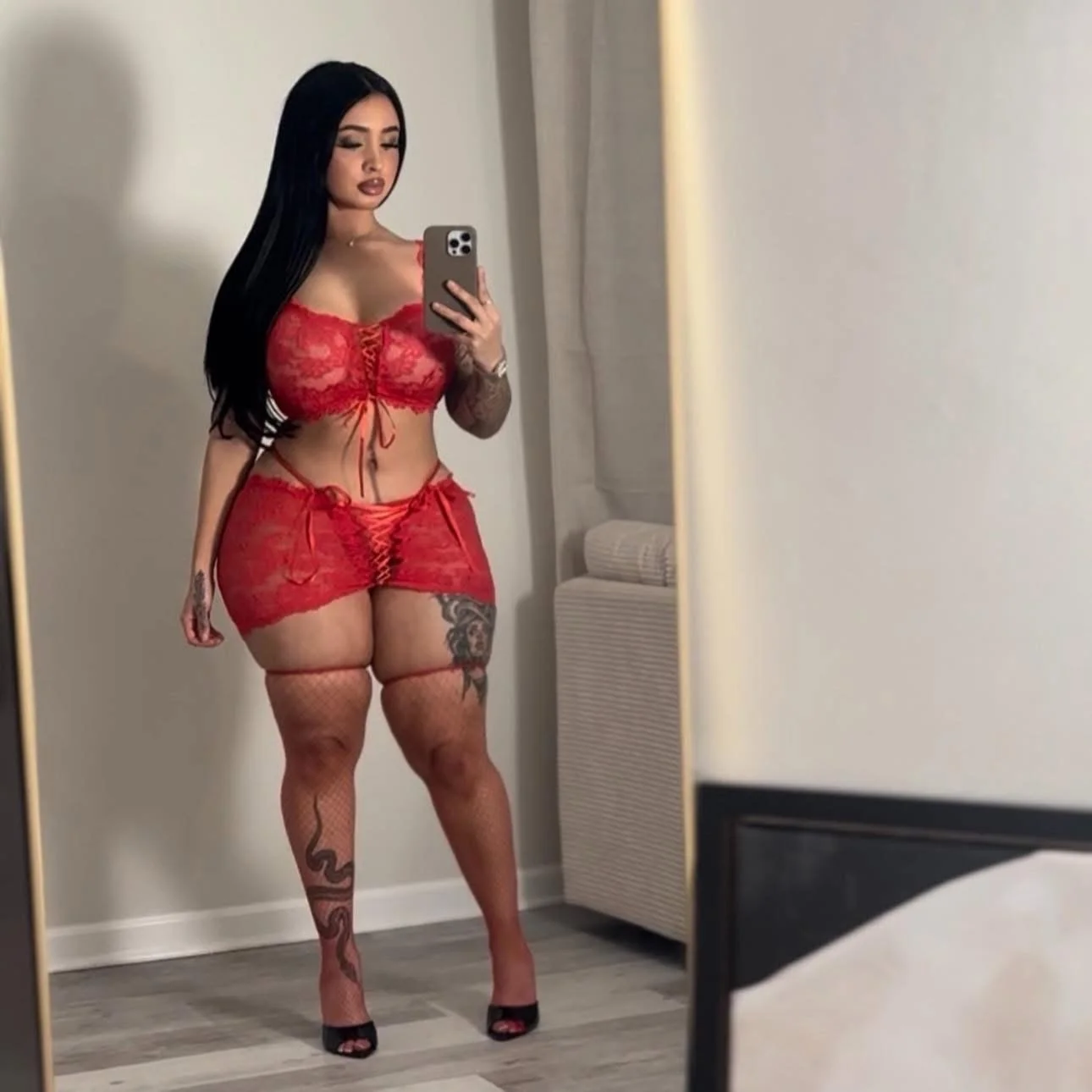 Yazmine Chicago slut image 3