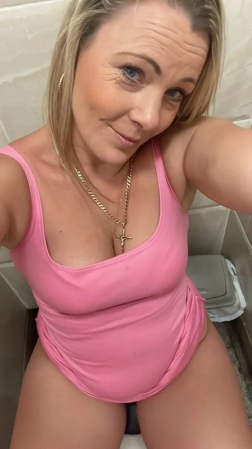 Sexy - UK Milf image 6