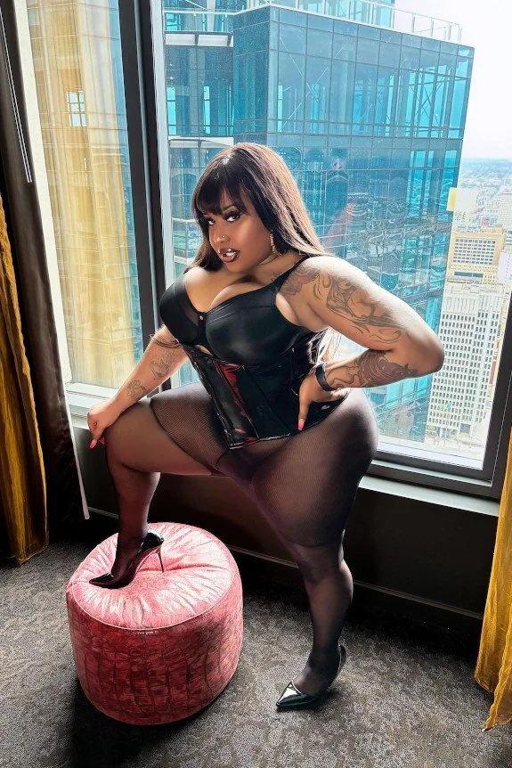 Miss Patravon Ts main image