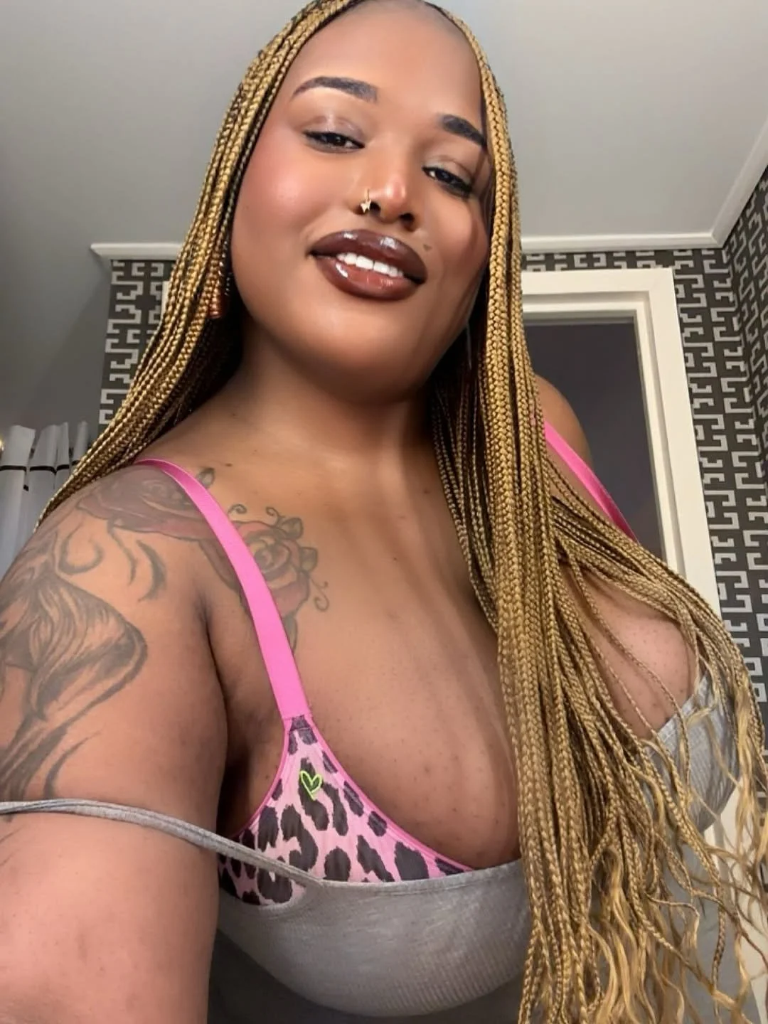 Miss Patravon Ts image 22
