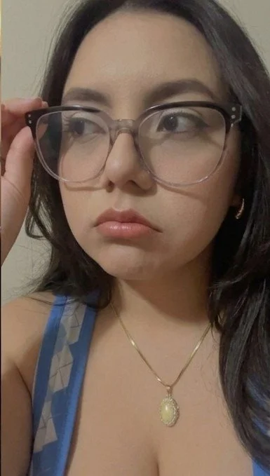 This incredible little slut loves feeling desired, te la cogerias. CONTADORA image 2