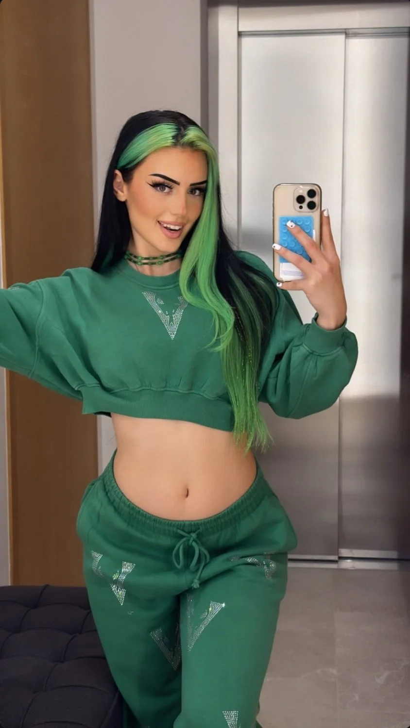 Dilaraa.s Stomach Worship image 2