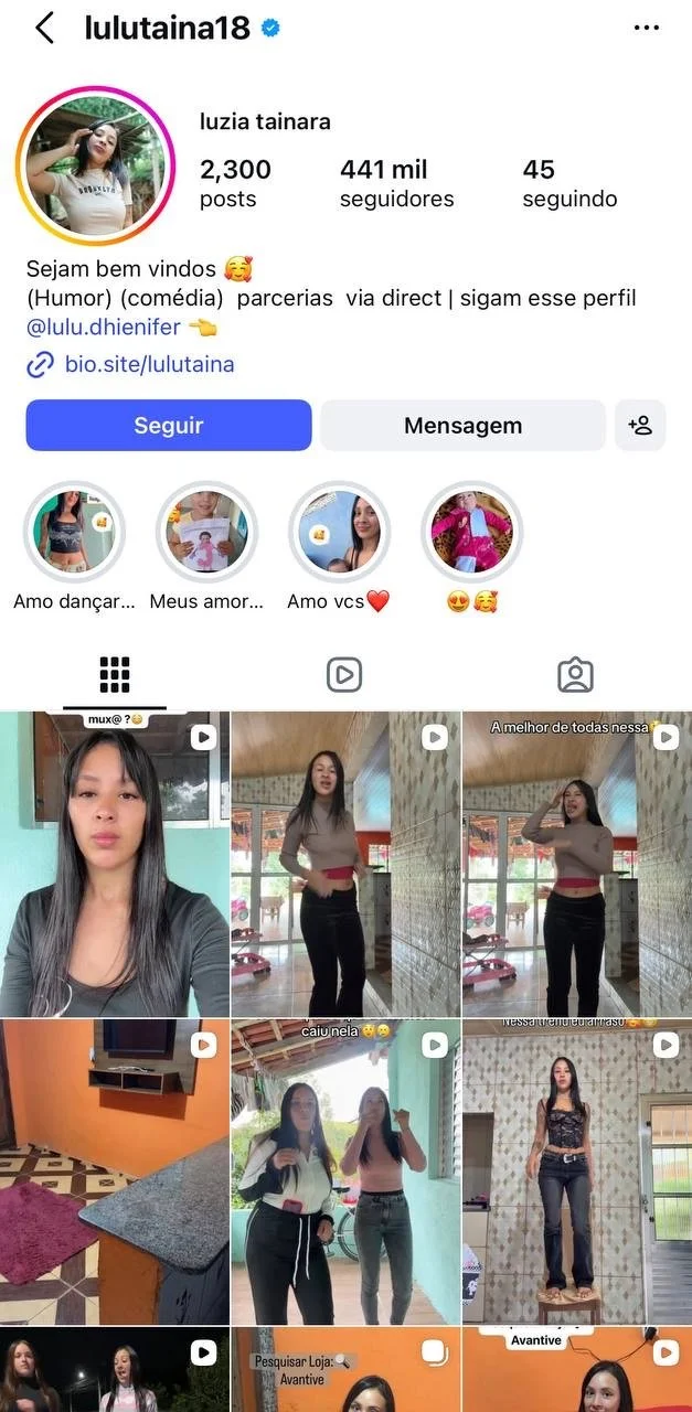 Famosinha esquisita das caretas adora sentir o duro no cuzinho main image