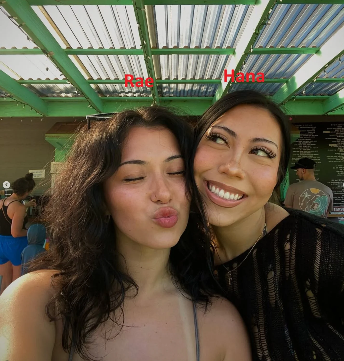 Busty Bop Sisters: Who's hotter? main image