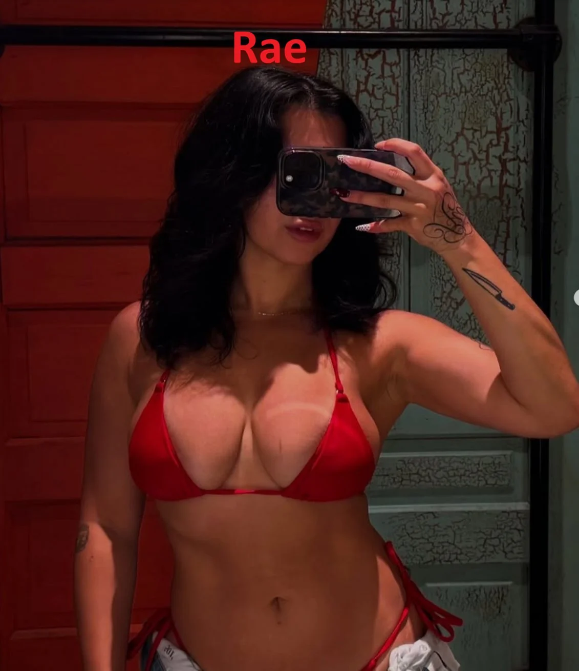 Busty Bop Sisters: Who's hotter? image 2