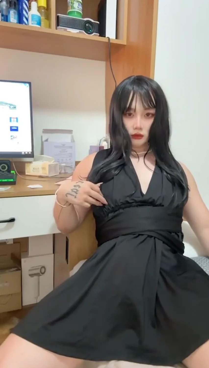 Chinese Crossdresser Milk main image