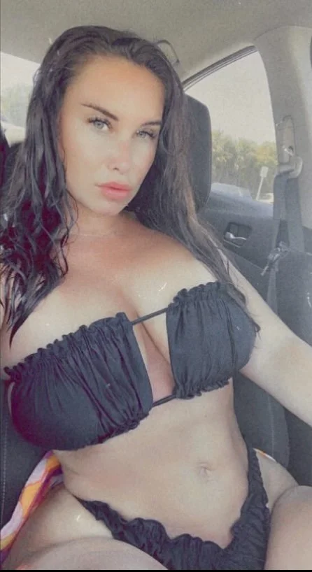 Big ass realtor milf Nicoleclosesswfl image 13