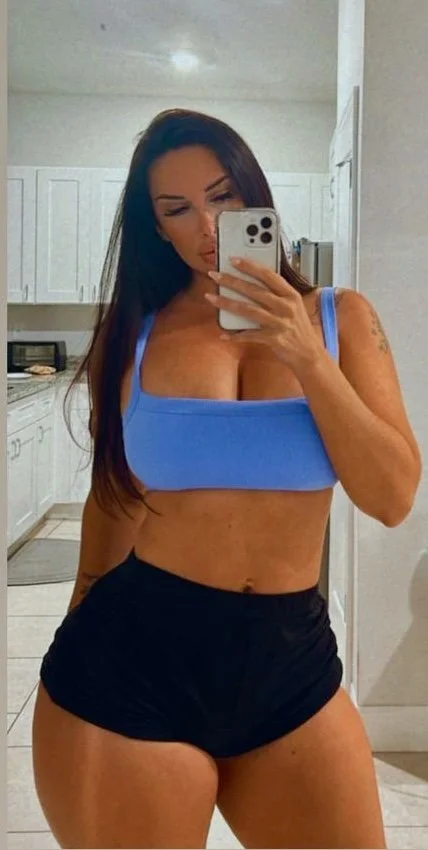 Big ass realtor milf Nicoleclosesswfl image 18