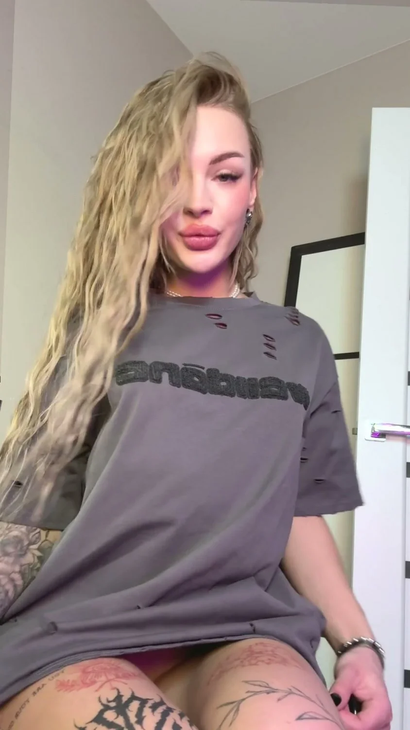 🔞 small tits naughty slut deepthroat shaved pussy nude 🍑💦 OF image 2