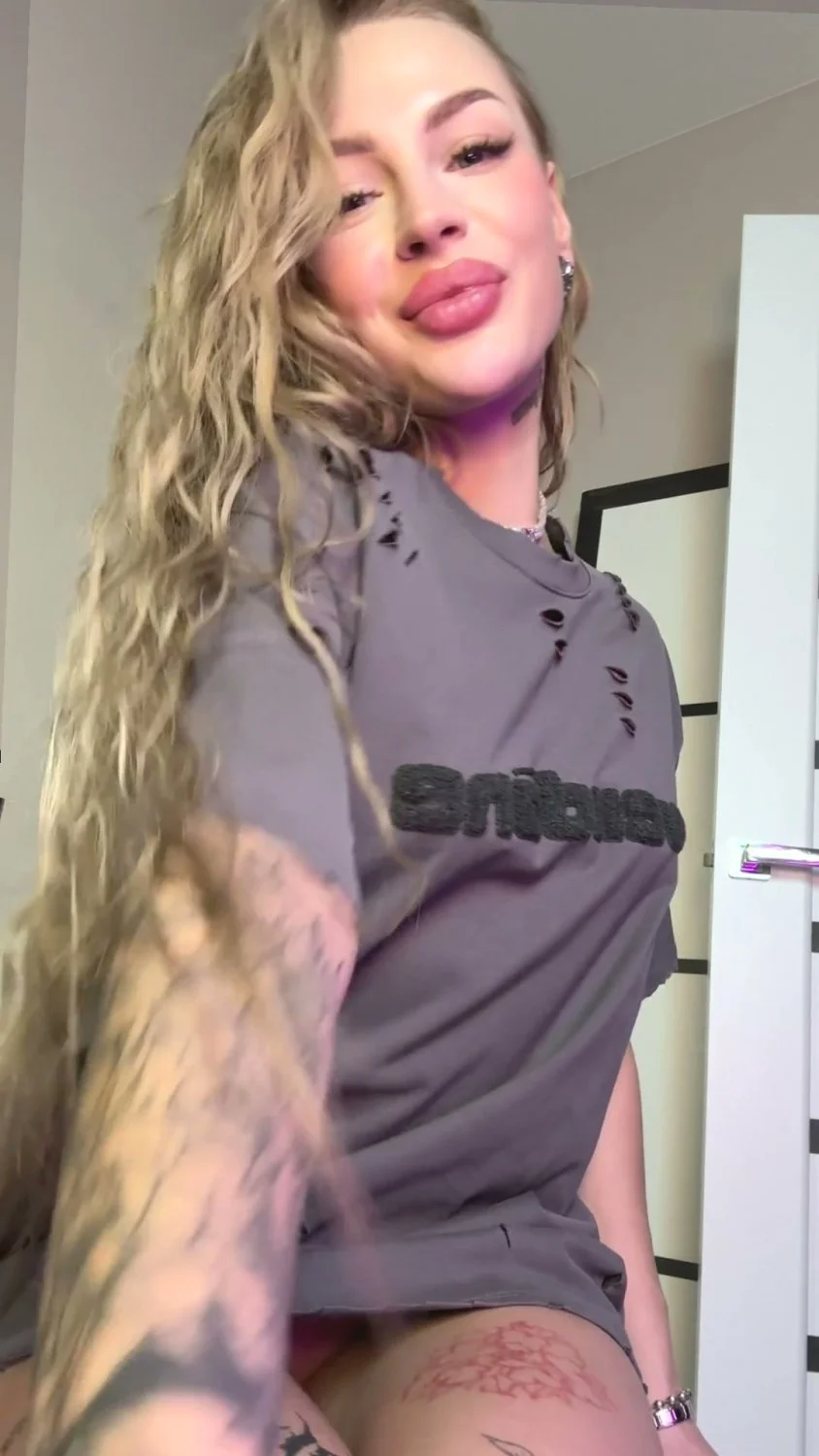 🔞 small tits naughty slut deepthroat shaved pussy nude 🍑💦 OF image 4