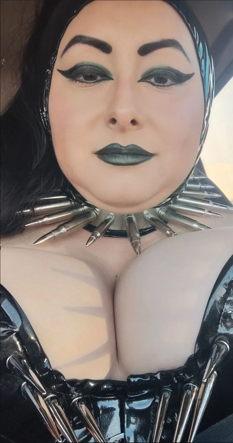 Corpus BBW Dominatrix Clara image 24