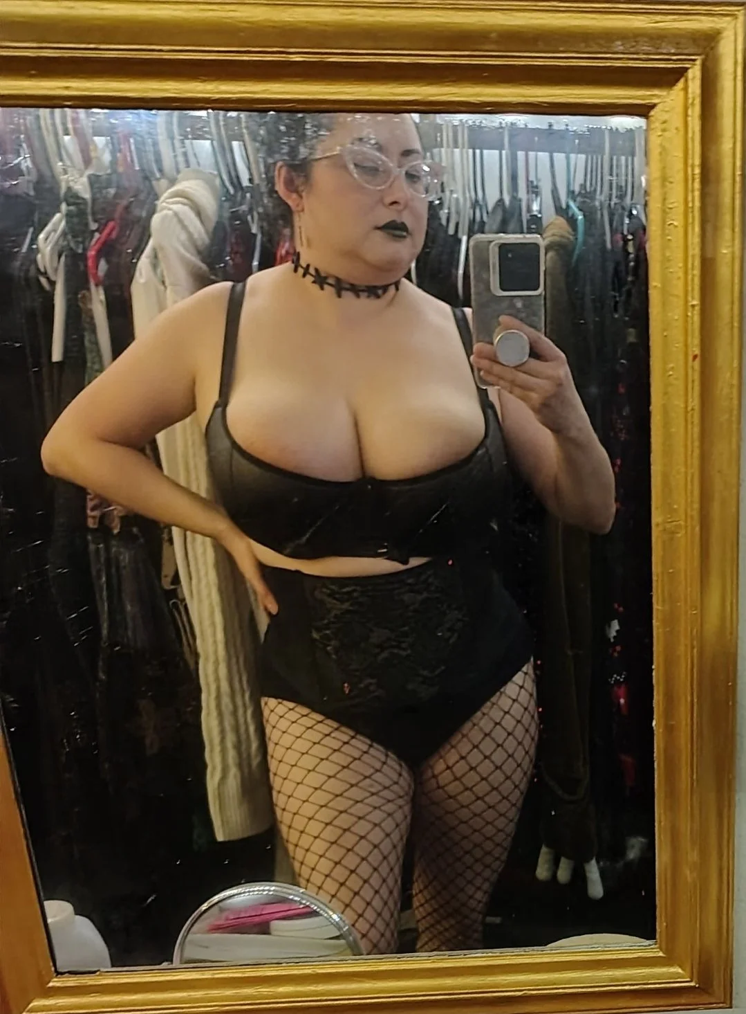 Corpus BBW Dominatrix Clara image 31