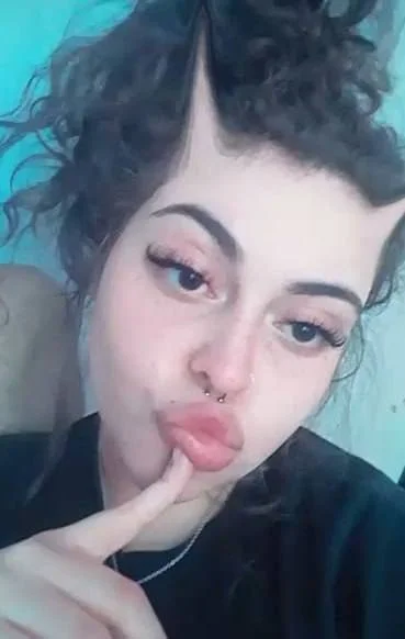 Los ricos labios de una puta image 14