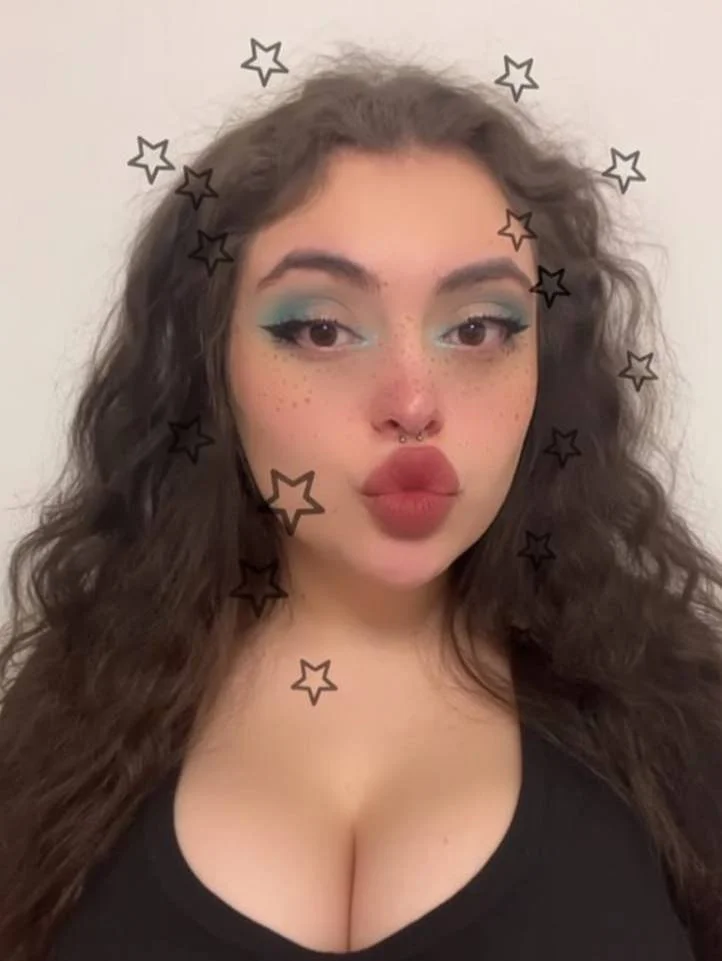 Los ricos labios de una puta image 4