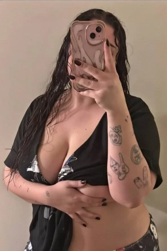 Los ricos labios de una puta image 5