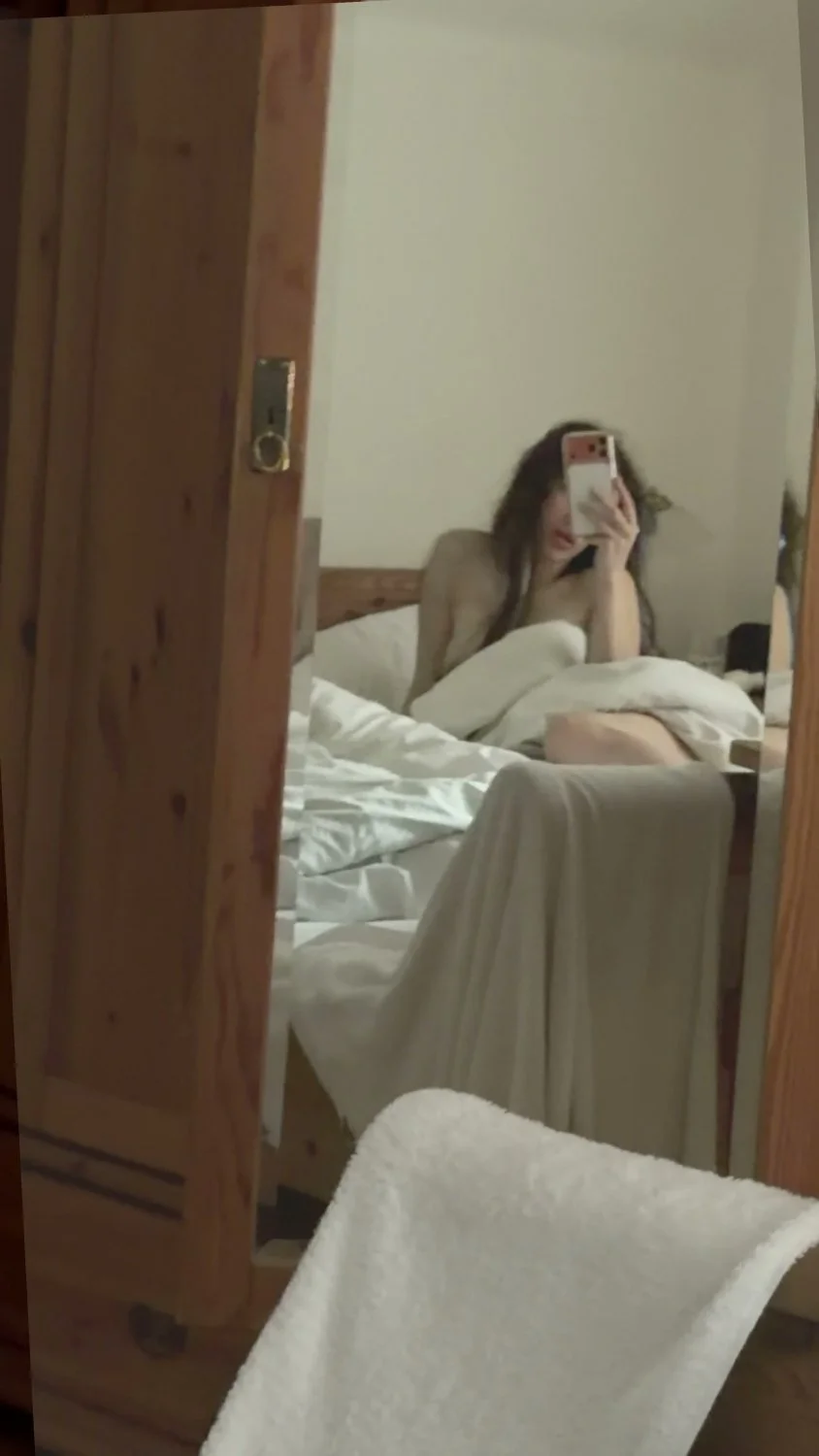 🔞 big ass slutty slut teasing shaved pussy nude 🍑💦 OF image 5