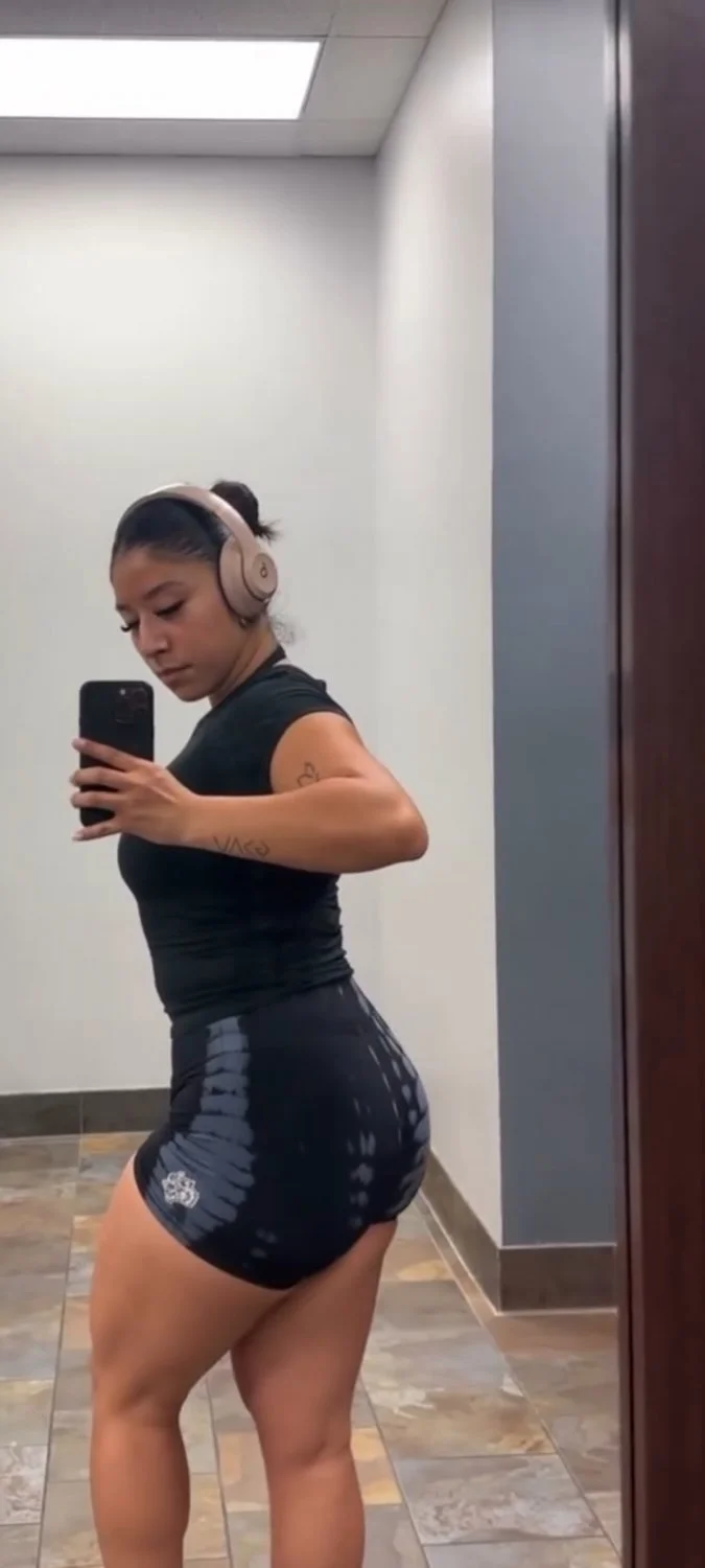 Gym girl leeean.1 i love her ass image 3